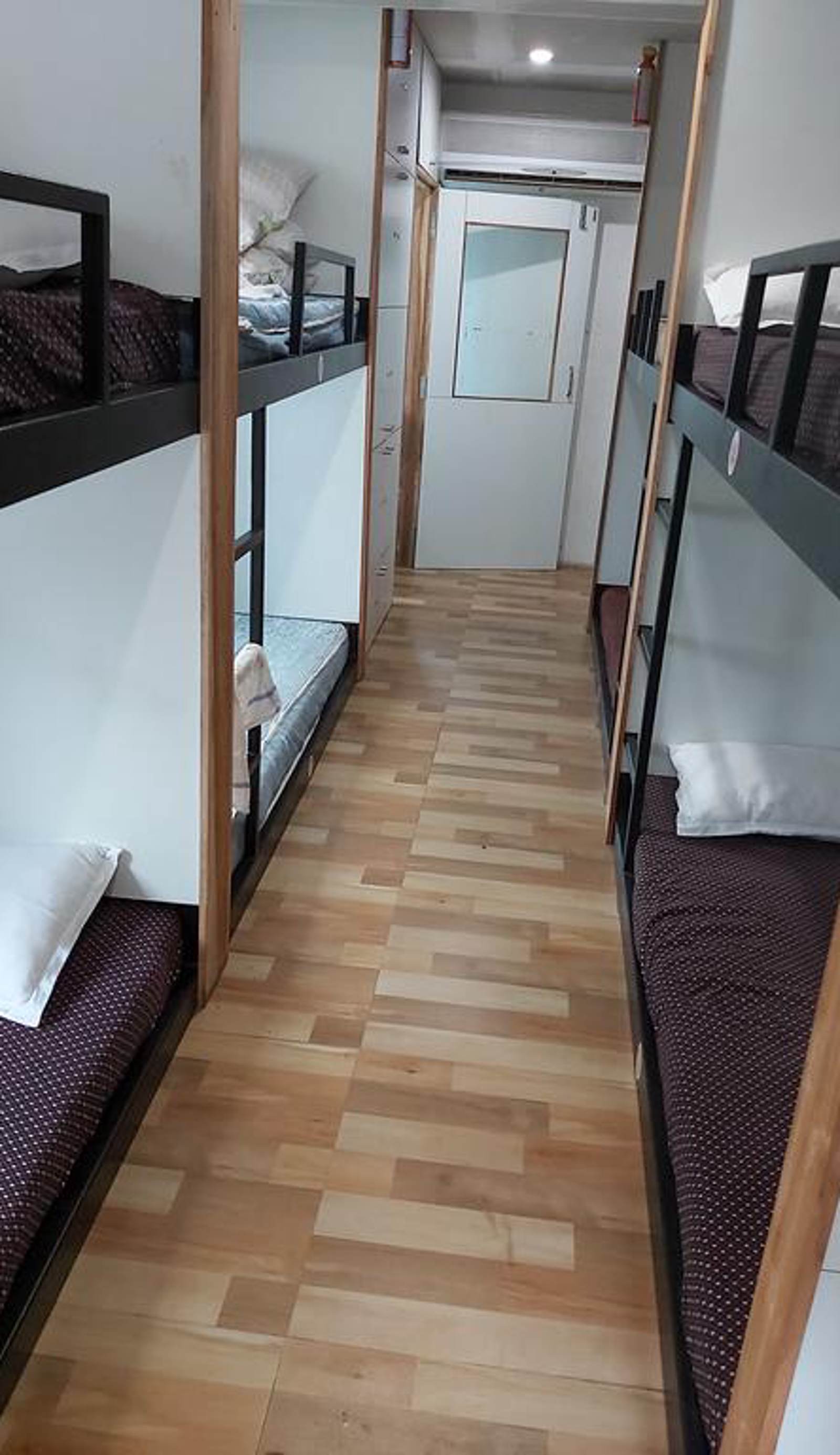 Arya Dormitory Hotel