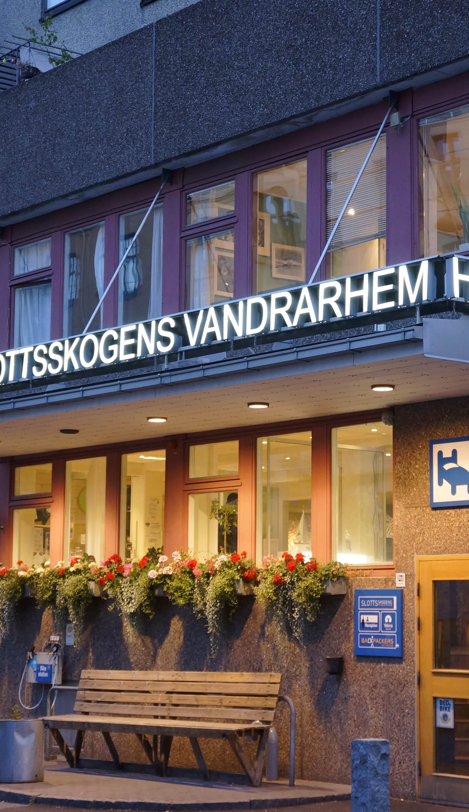 Slottsskogens Hostel