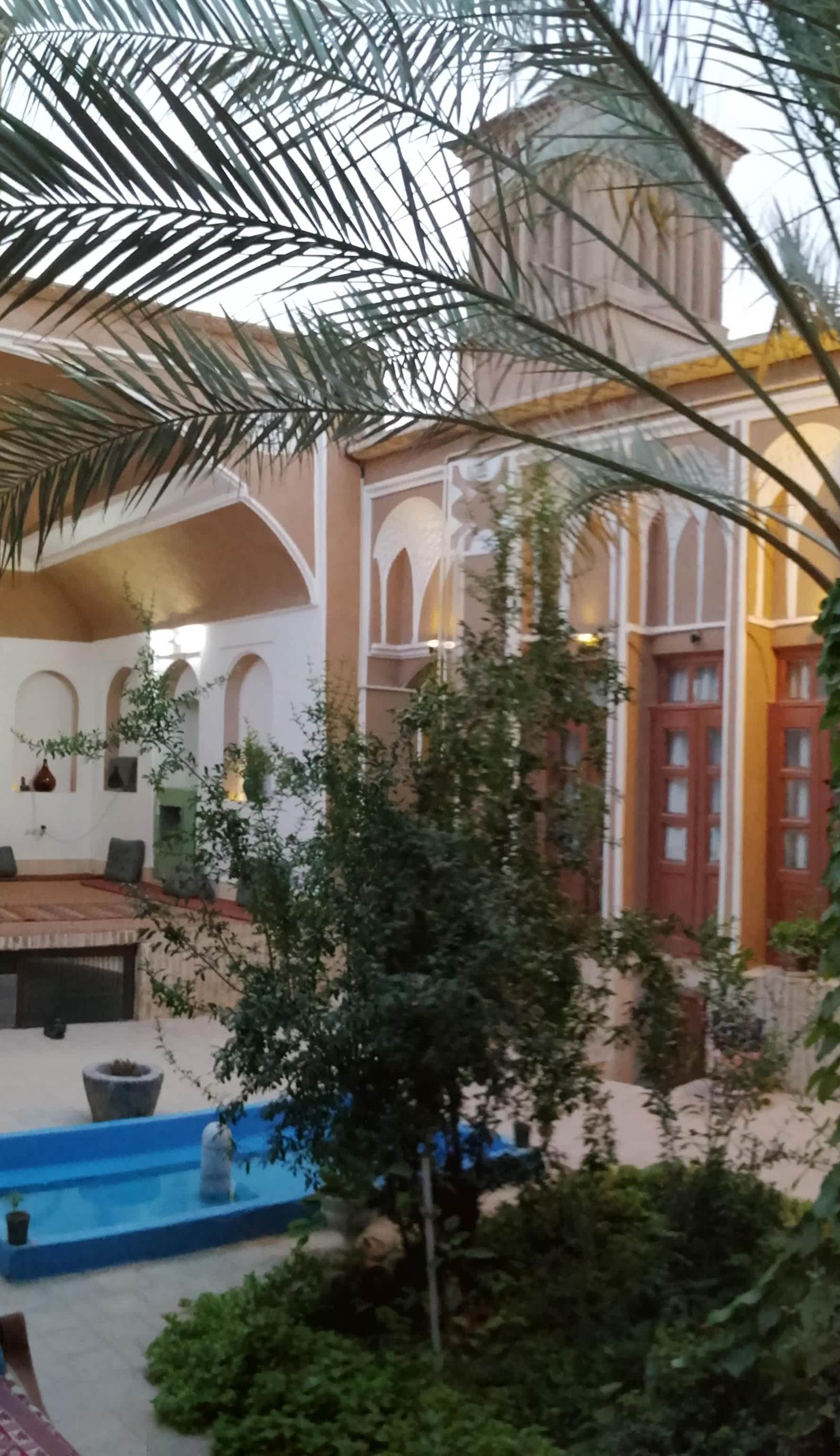 Tarooneh Traditional Hotel