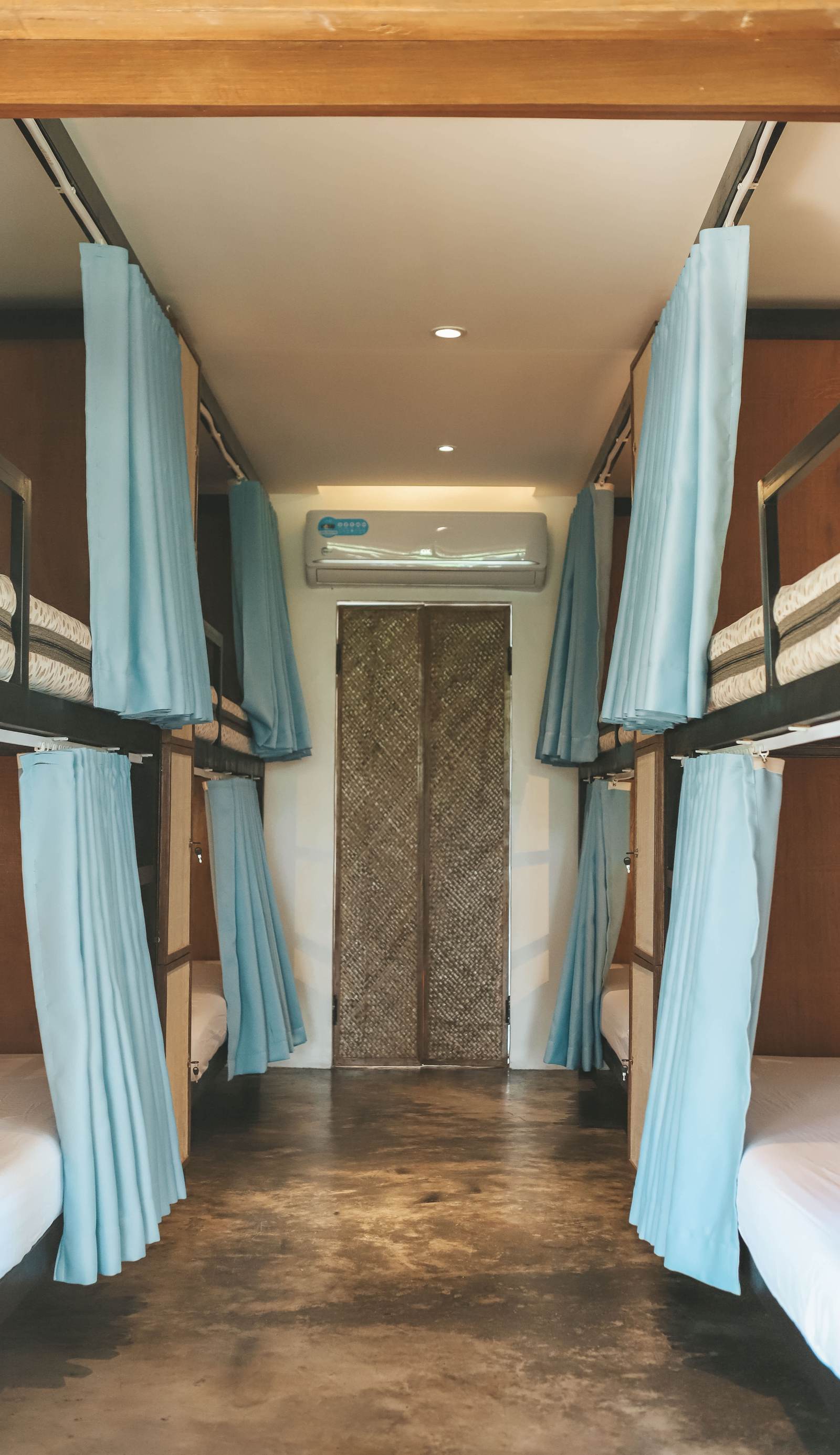 Single Fin Hostel and Cabanas