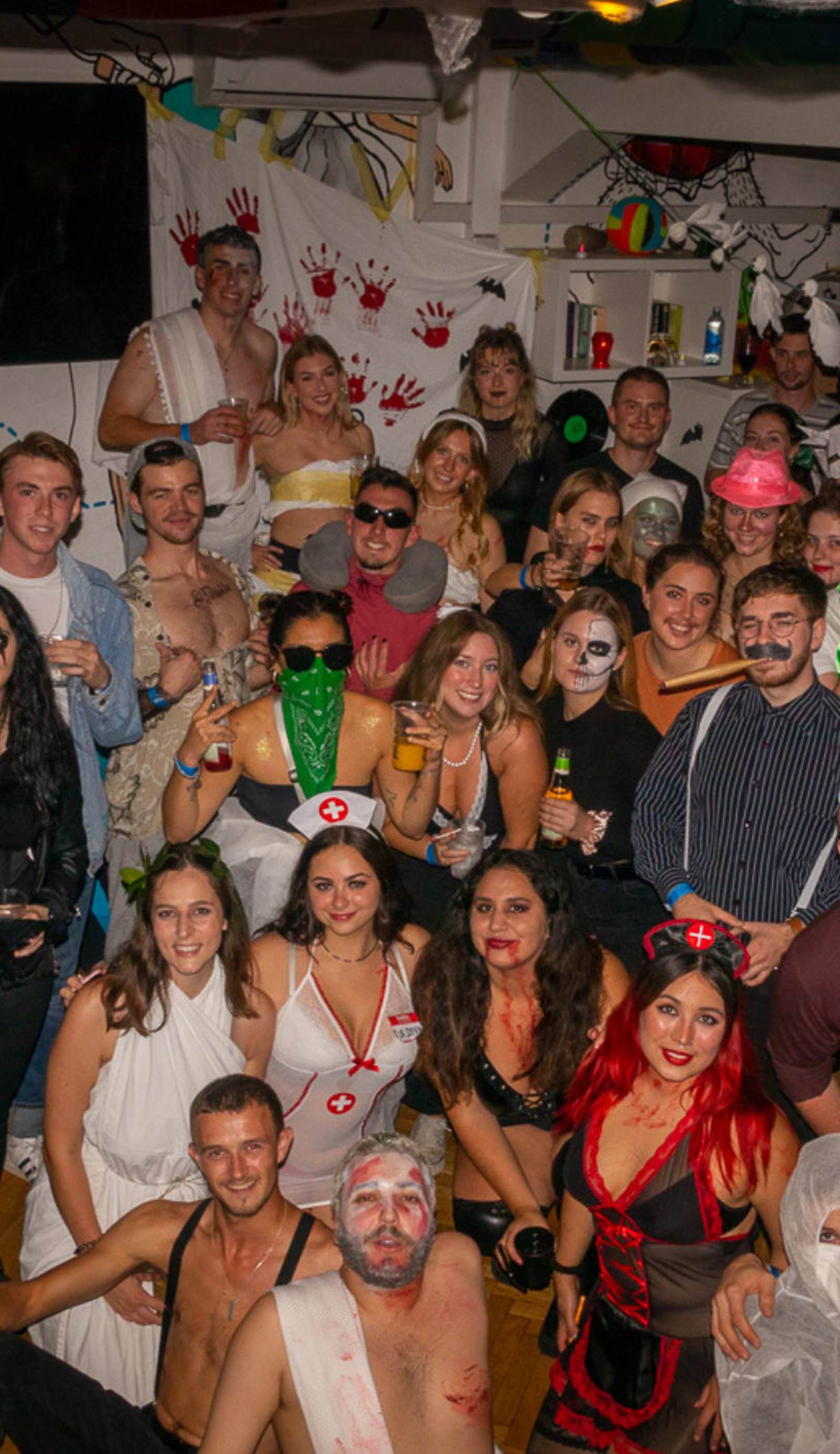 Whole Wide World Hostel & Bar