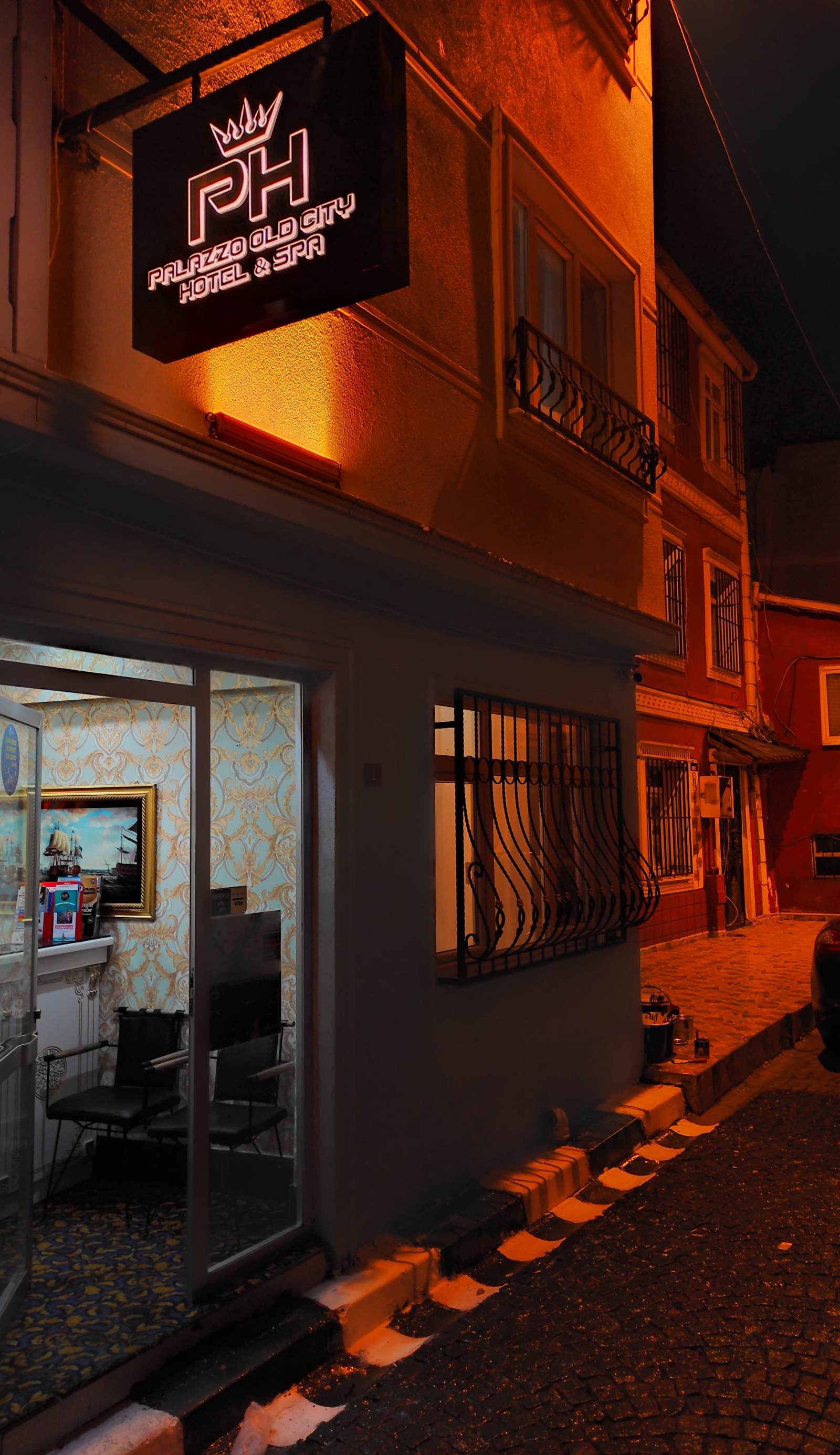 Palazzo Old City Hotel & Spa