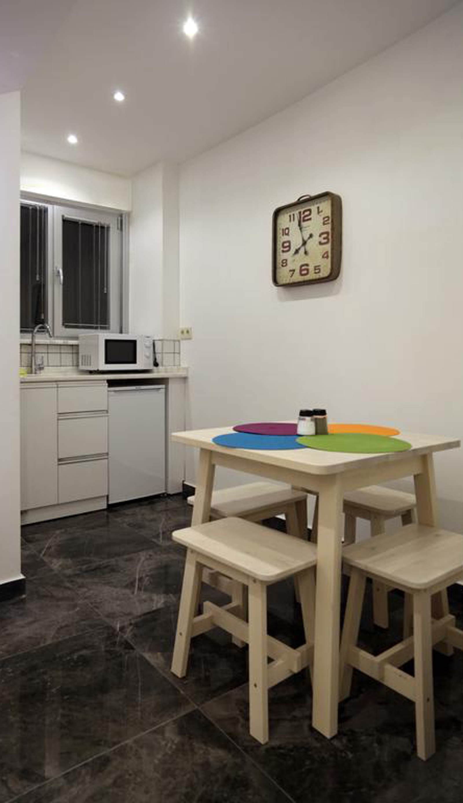B Guest Hotel