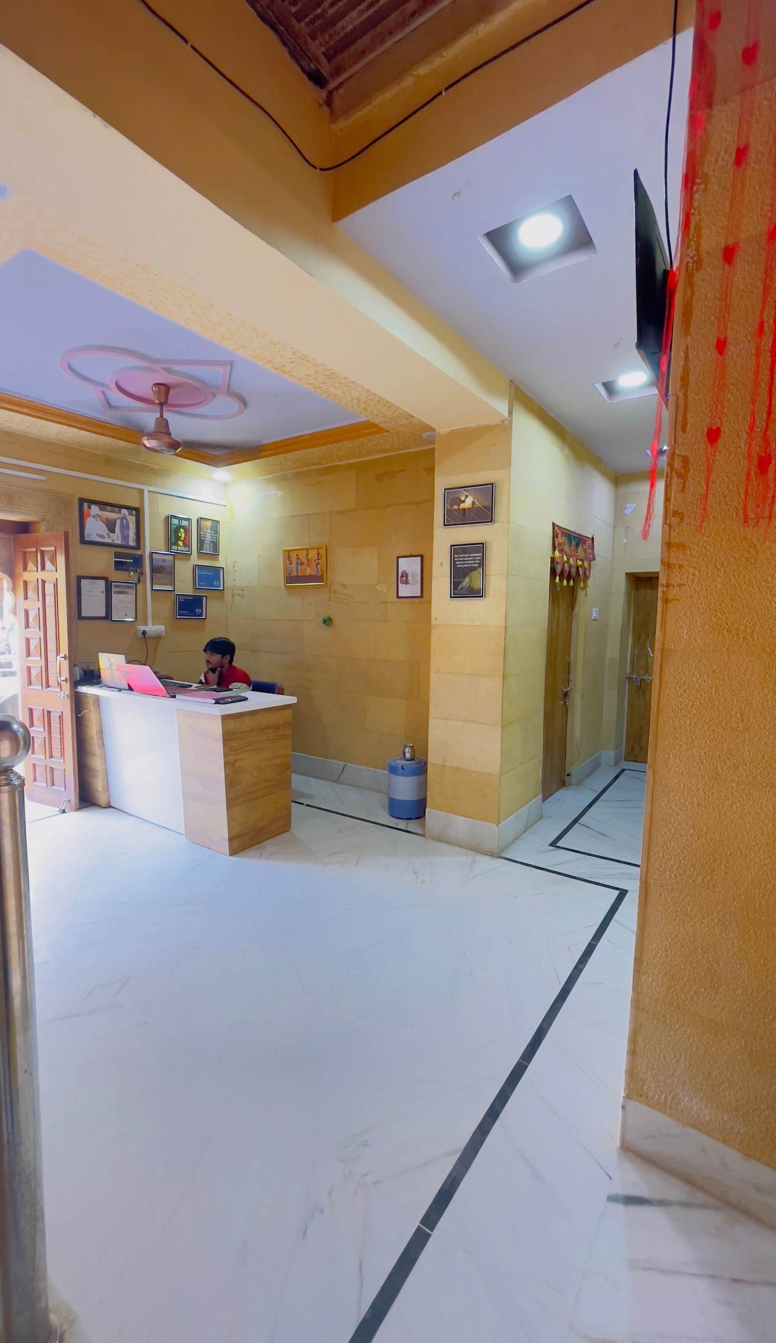 DILBAR HOSTEL & SAFARI