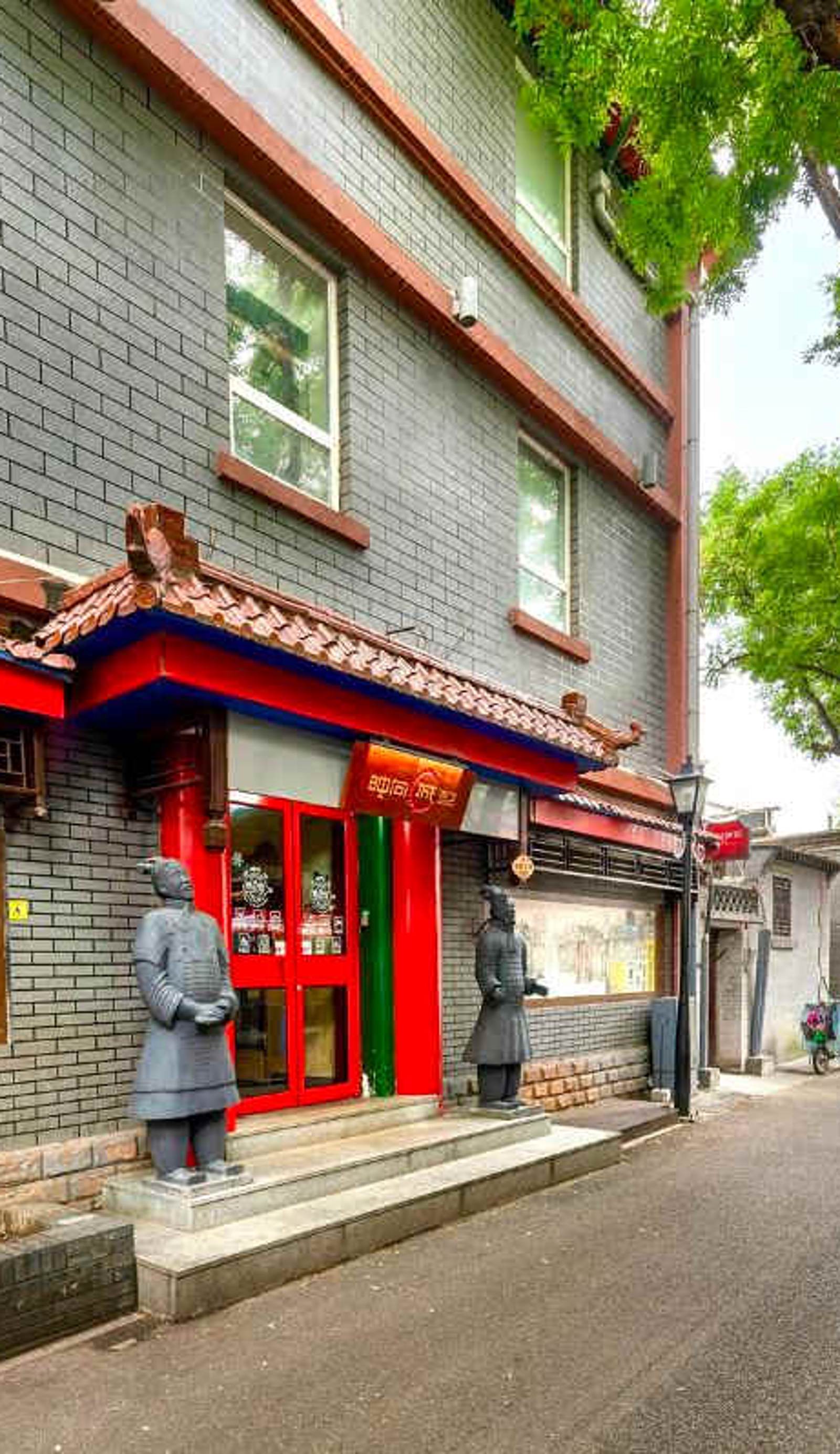 Happy Dragon Alley Hostel