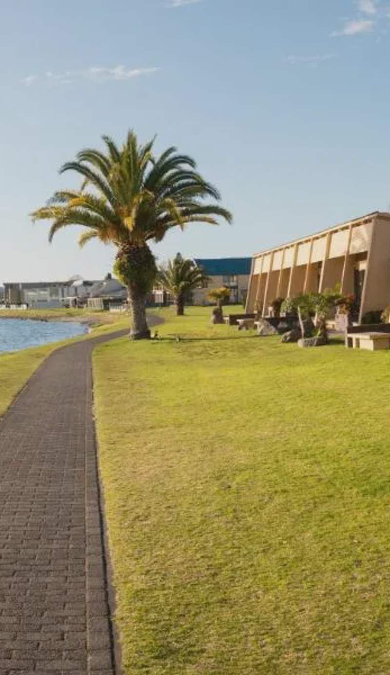 Oasis Beach Motel