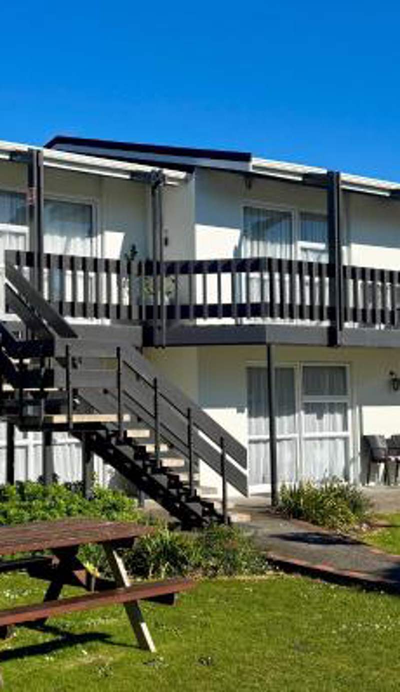 Parkside Motel and Apartments