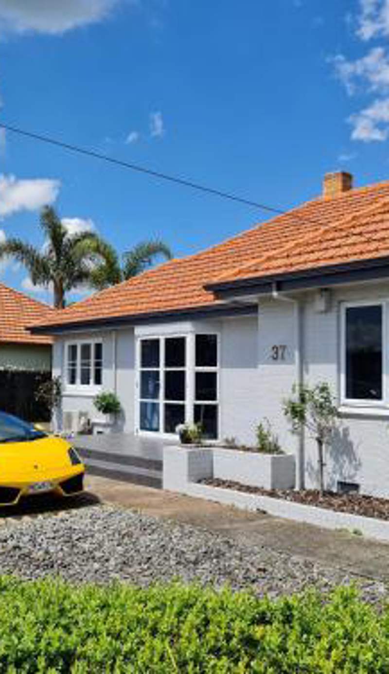 J&L Boarding Holiday House
