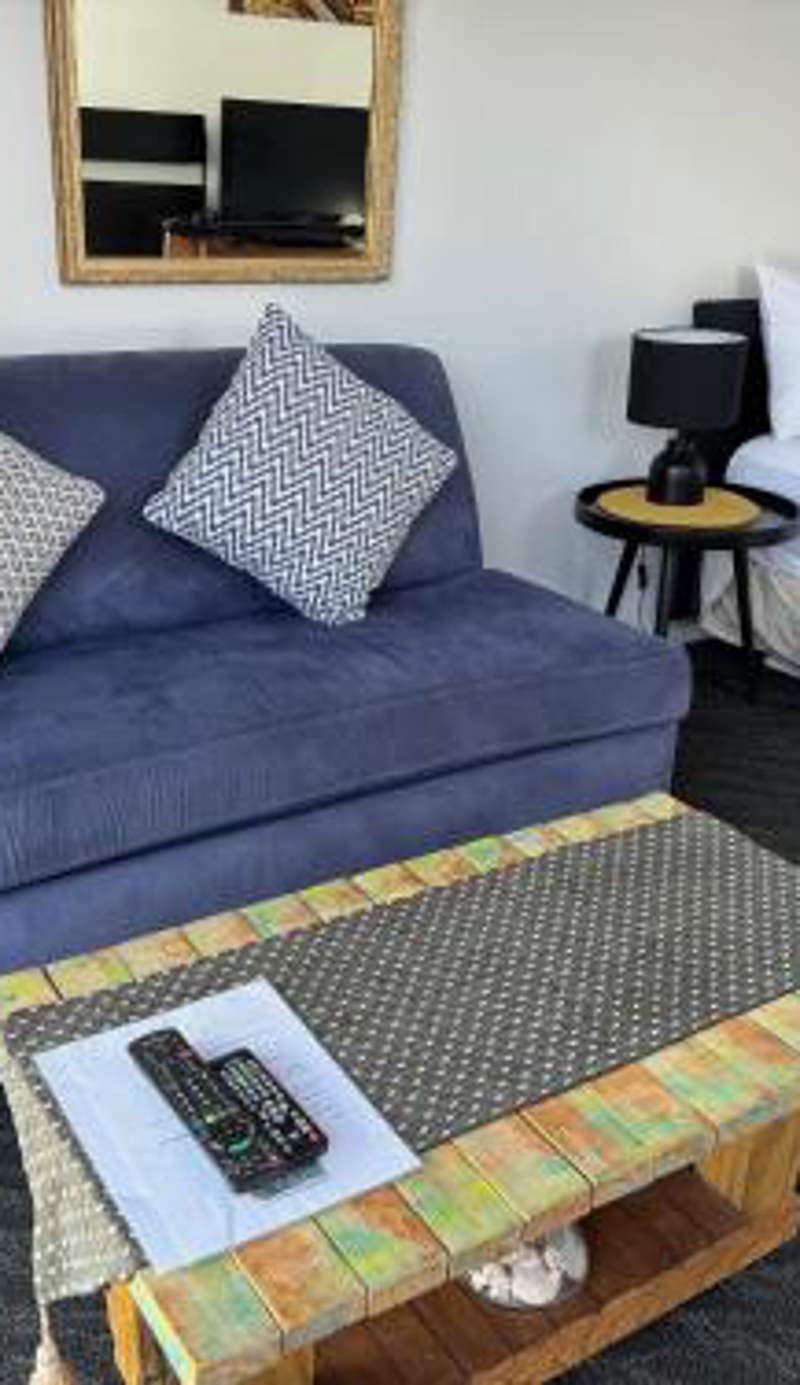DELBROOK POINT COZY-STUDIO