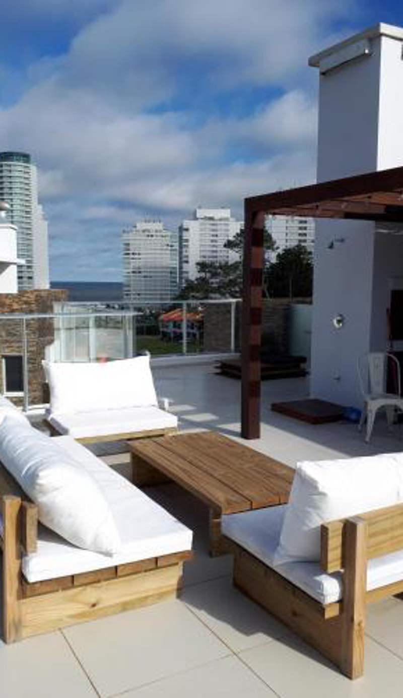 Estudio con parrillero y vista al mar