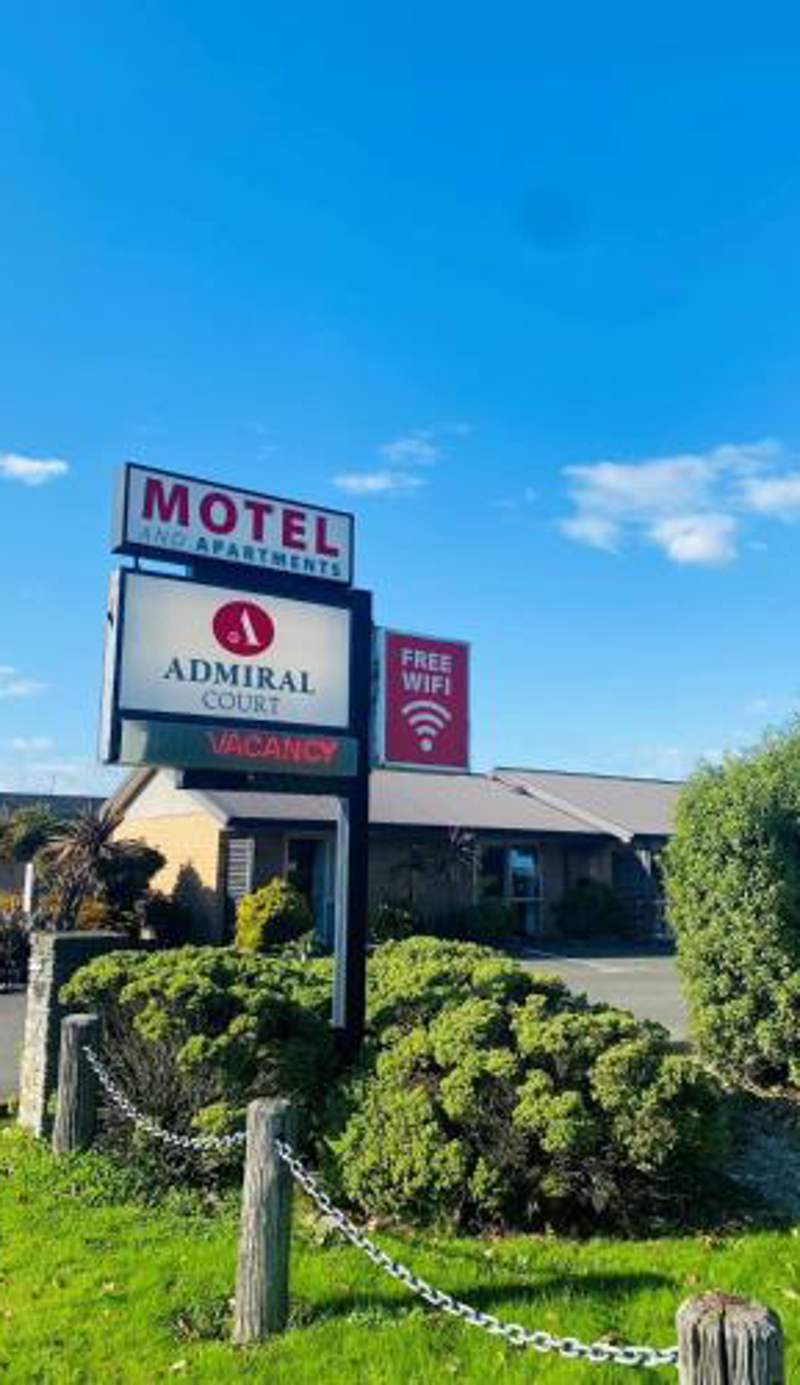 Admiral Court Motel & Apartments