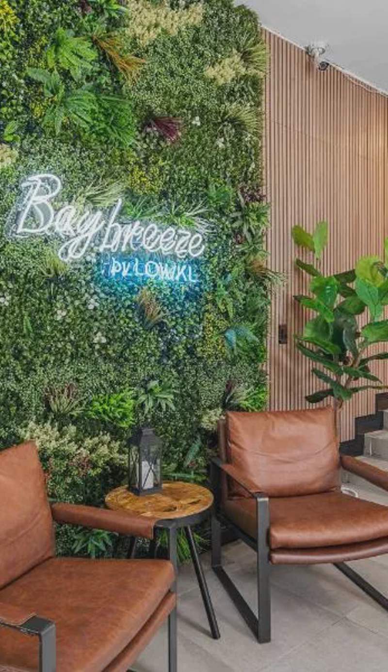 Baybreeze Apartments by Lowkl