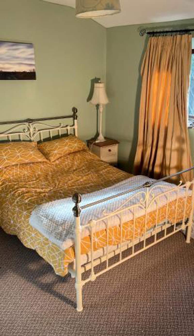 2 Bed Cottage - Sleeps 4 - Pets - Parking
