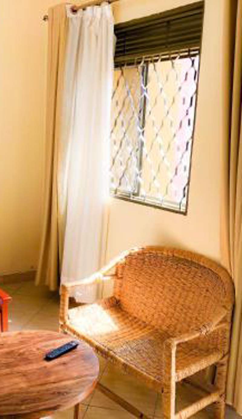 Cozy Bukoto Studio, unlimited WiFi, Netflix & Close to Acacia