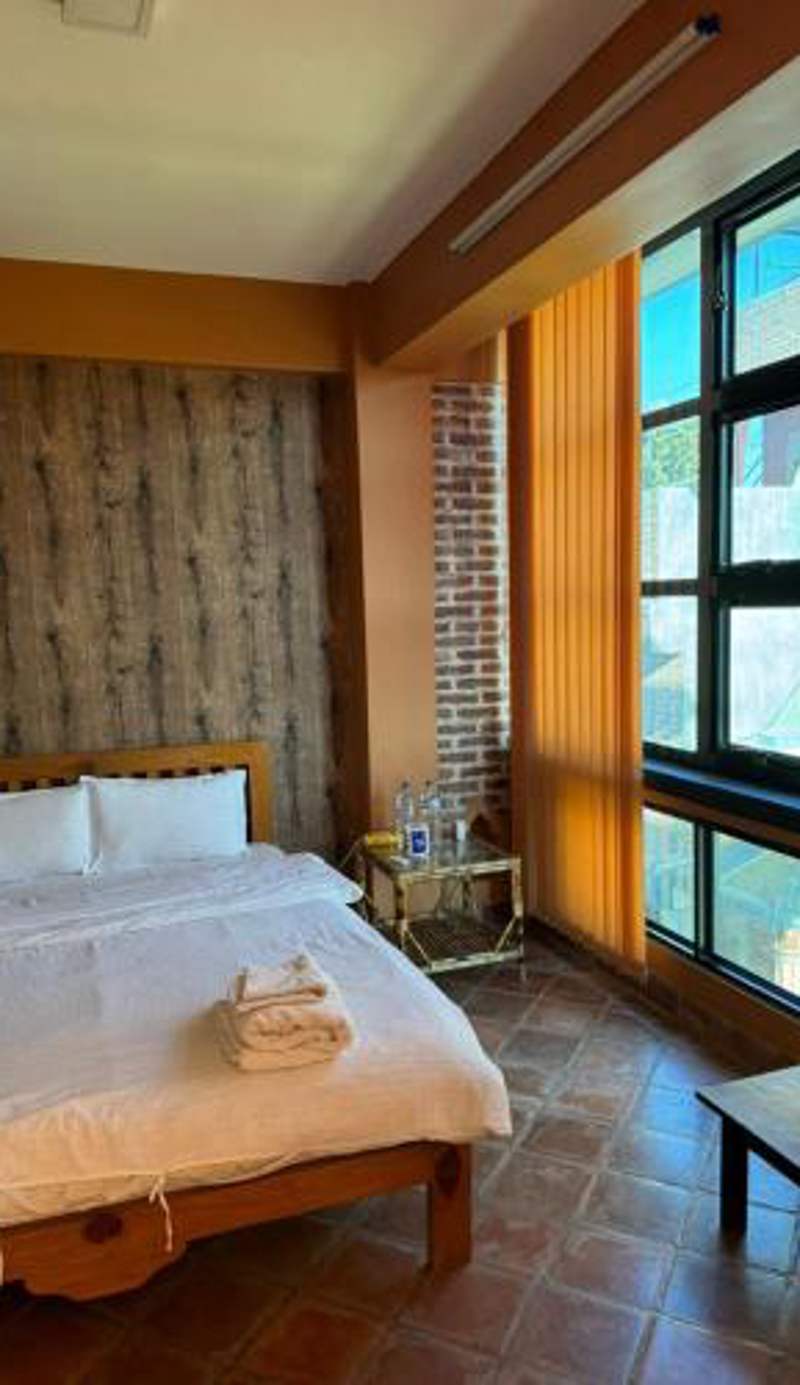 loo niva guest house studio apartment with balcony