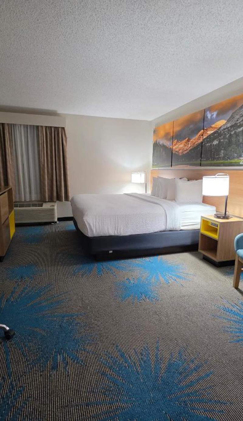 Days Inn & Suites by Wyndham Denver International Airport