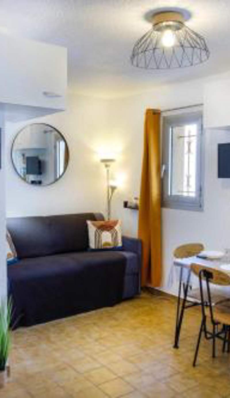 Studio with balcony 50 m from the beach