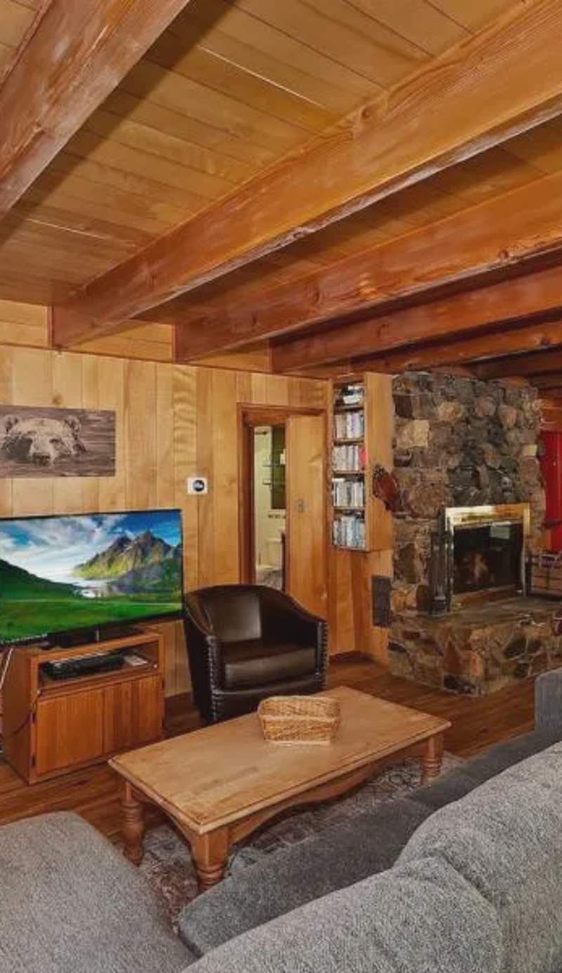 Sunshine Cabin - Cozy 2-Story Getaway