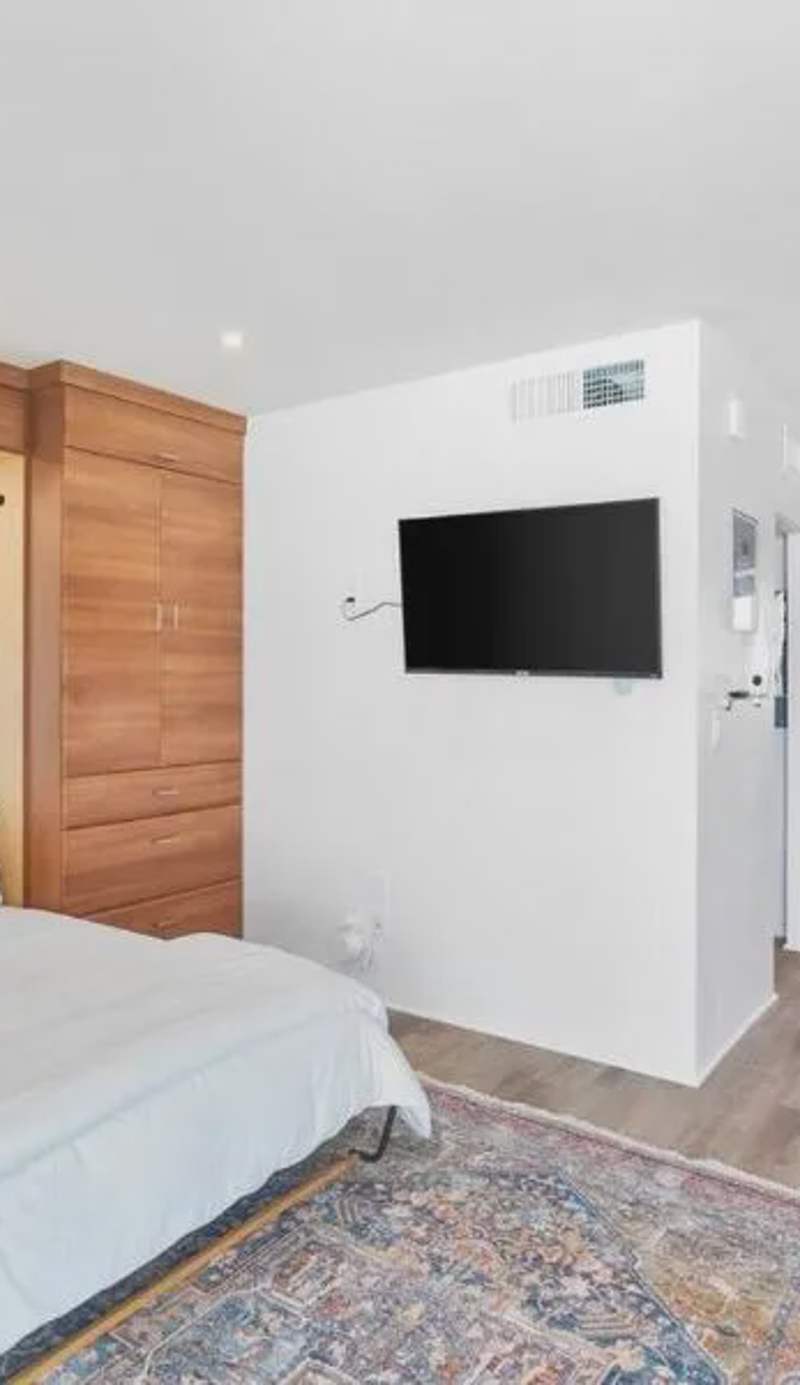 Walkable DTPH Studio w/ Pool and Parking