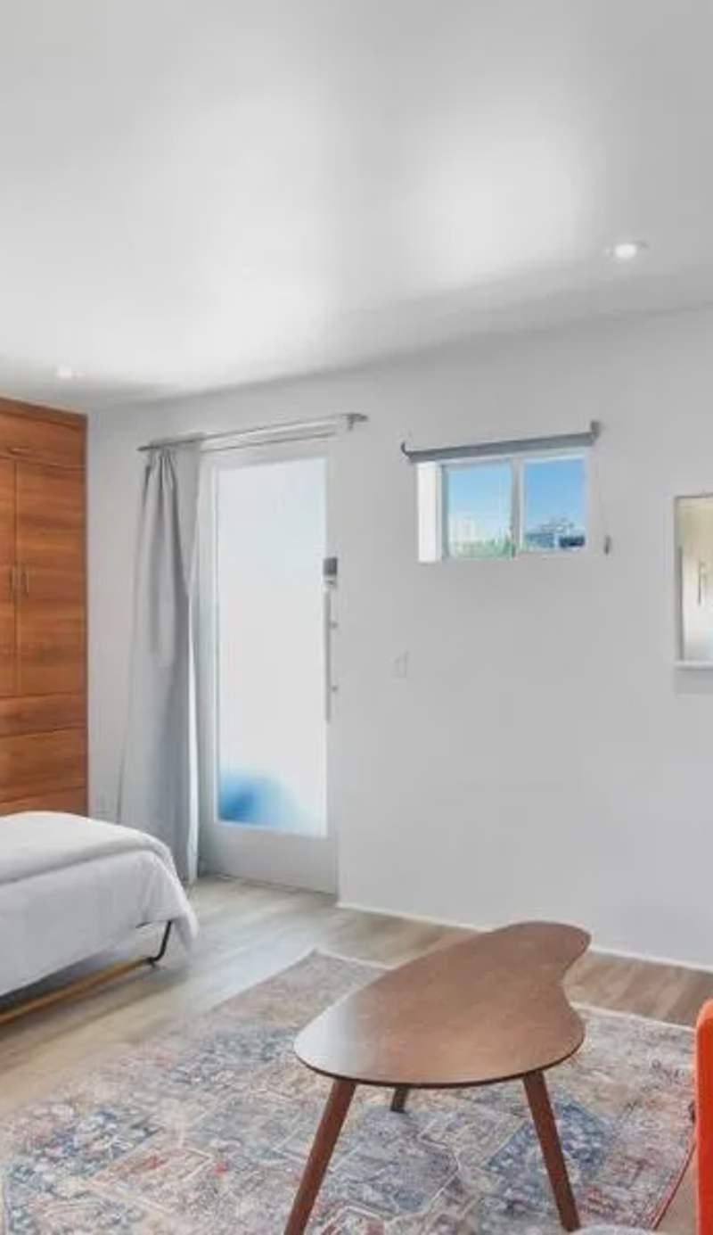 Retro Studio in the Heart of DTPH - Very Walkable