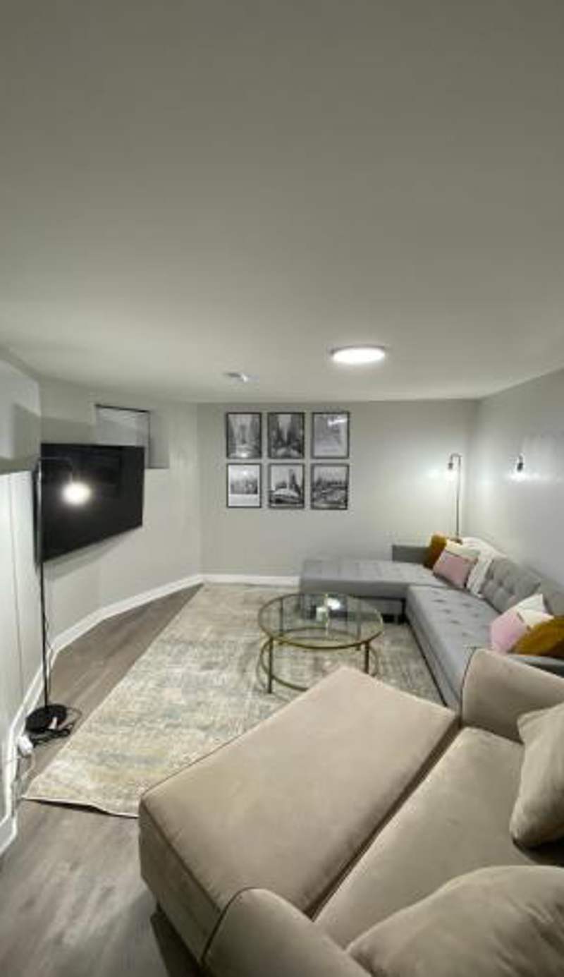 Stylish Urban Retreat 3 Bedroom Close to Downtown