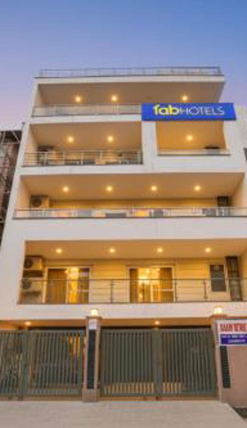 FabHotel Raahi Retreat - Nr Star Mall & 32nd Avenue