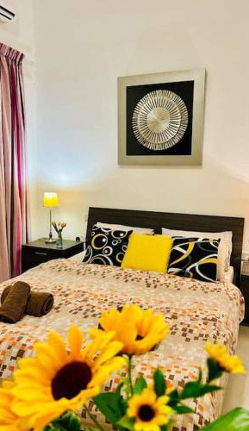 Seaside Spinola APT in St Julians, Queen beds