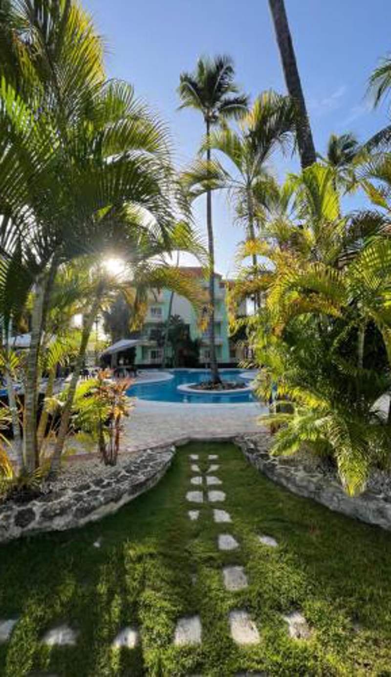 Palm Suites E-6-two-level apartment with a view of the pool