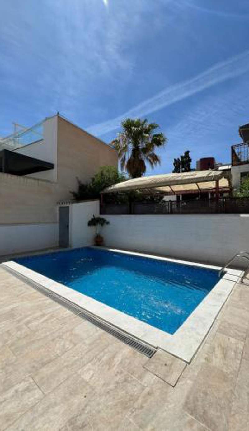 Alquibla relax y armonía con piscina junto a restaurantes y supermercados