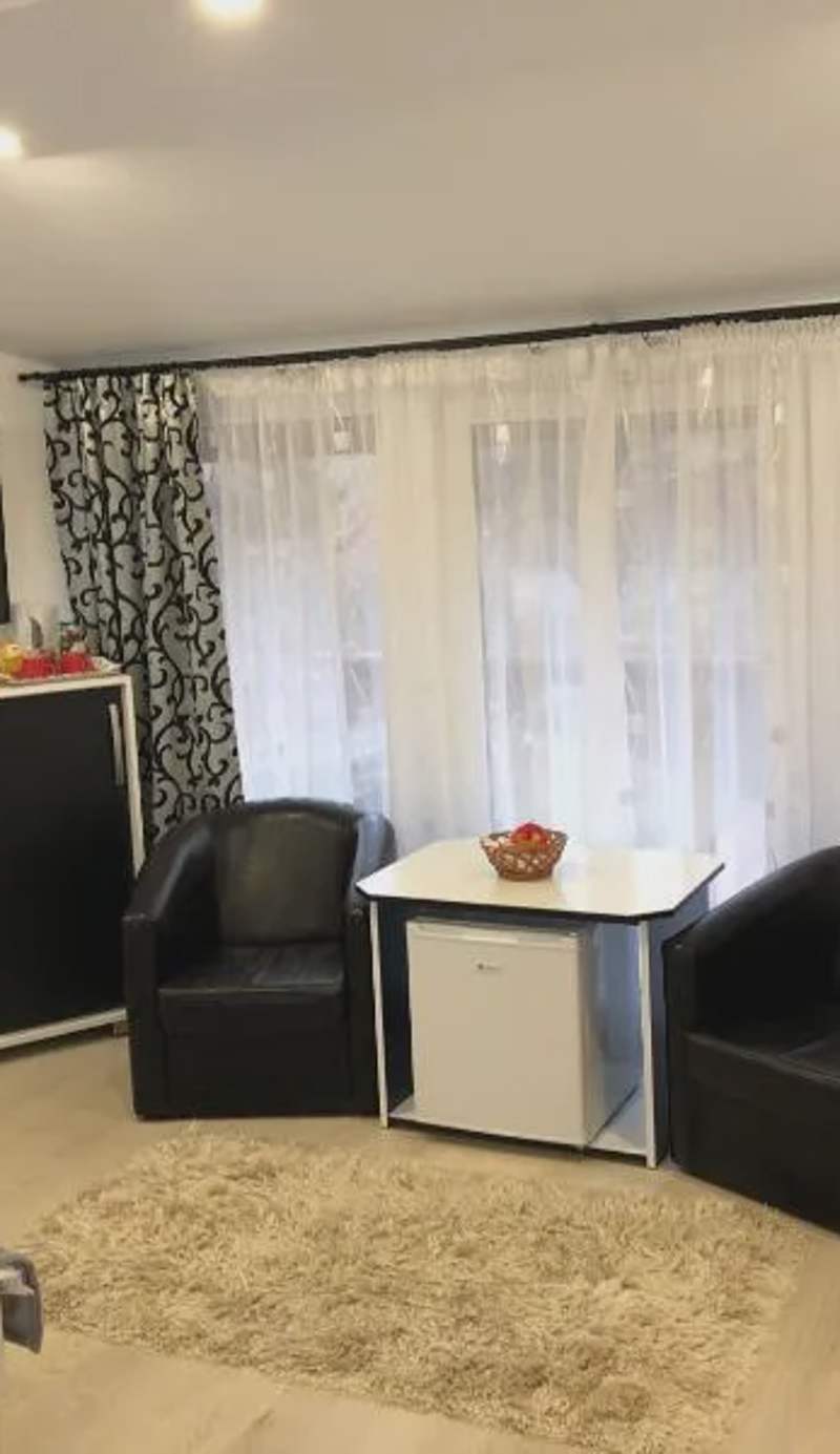 Toni Room