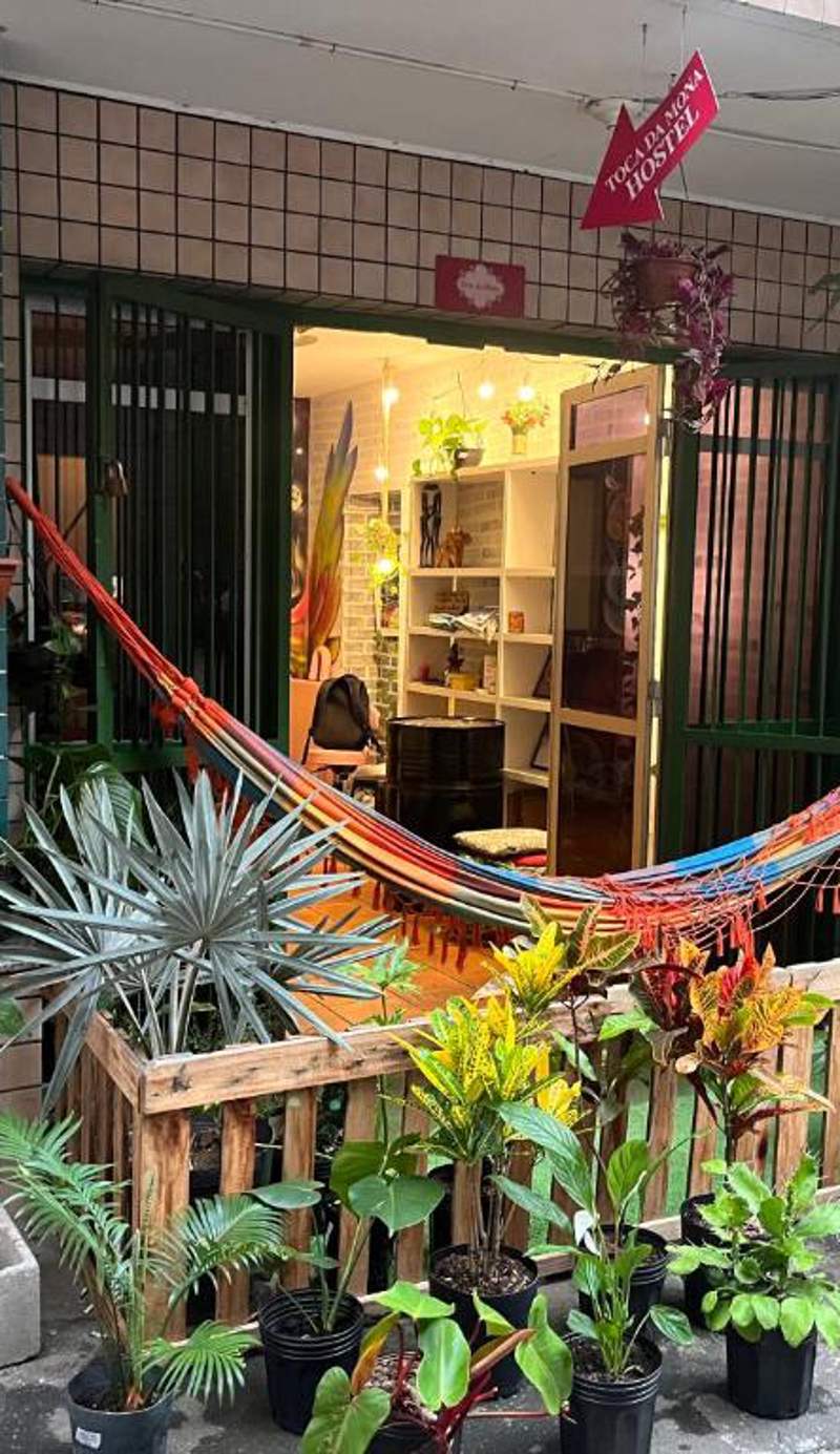 Toca da Mona Roots Hostel