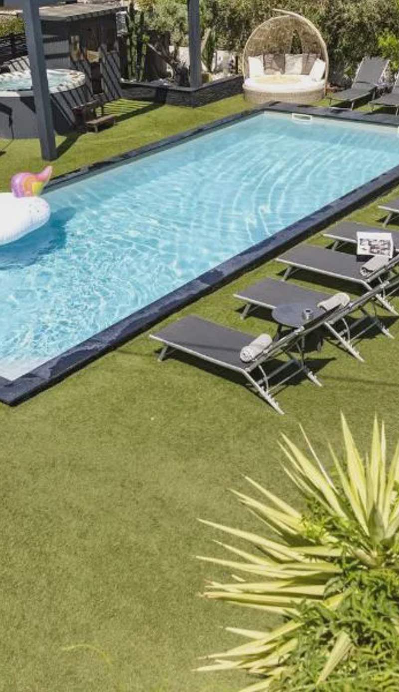 Hôtel Eden Cassis - centre-ville- piscine chauffée, jacuzzi et sauna - parking privé