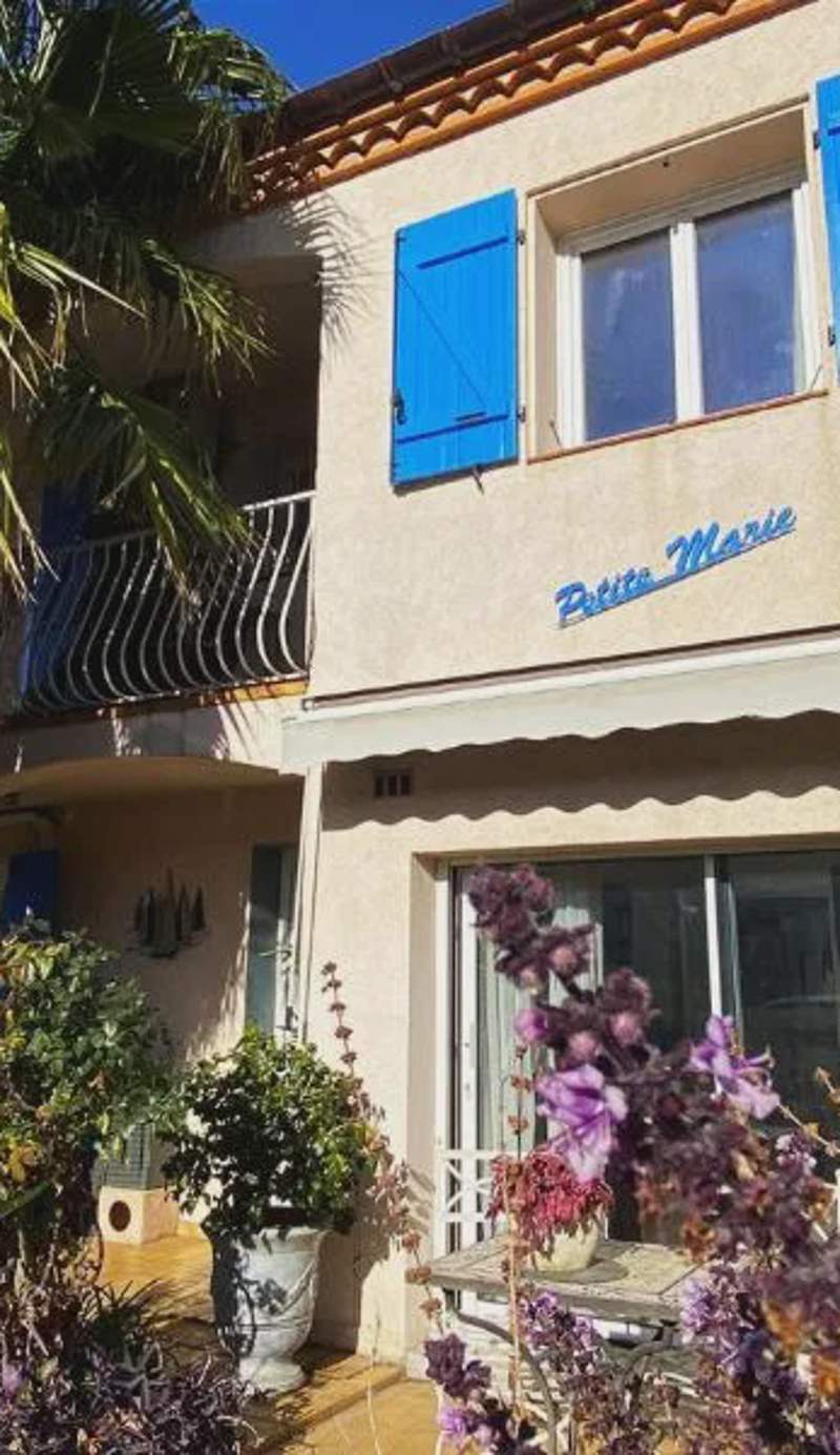 studio lumineux climatisé petit jardin et parking