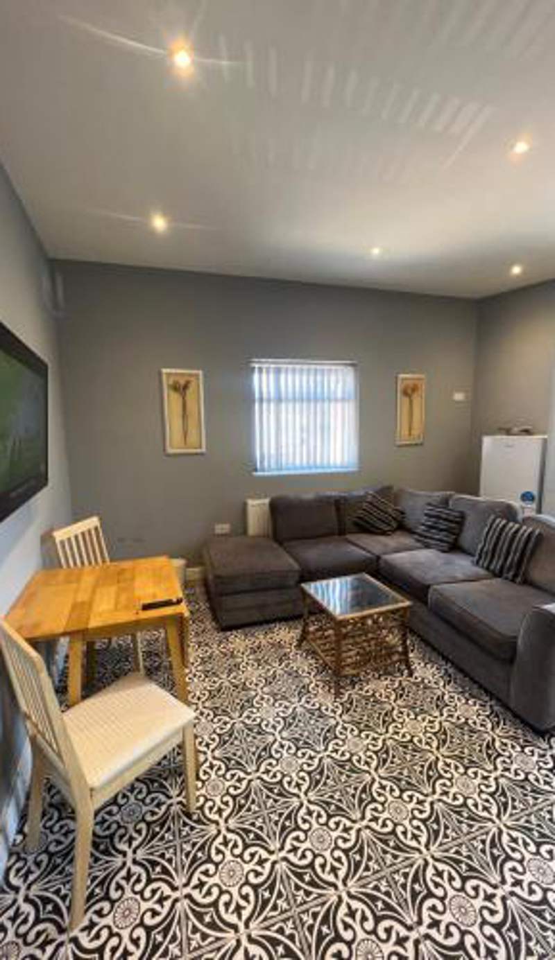 City West Apartments 3 bedroom large & modern Apartment