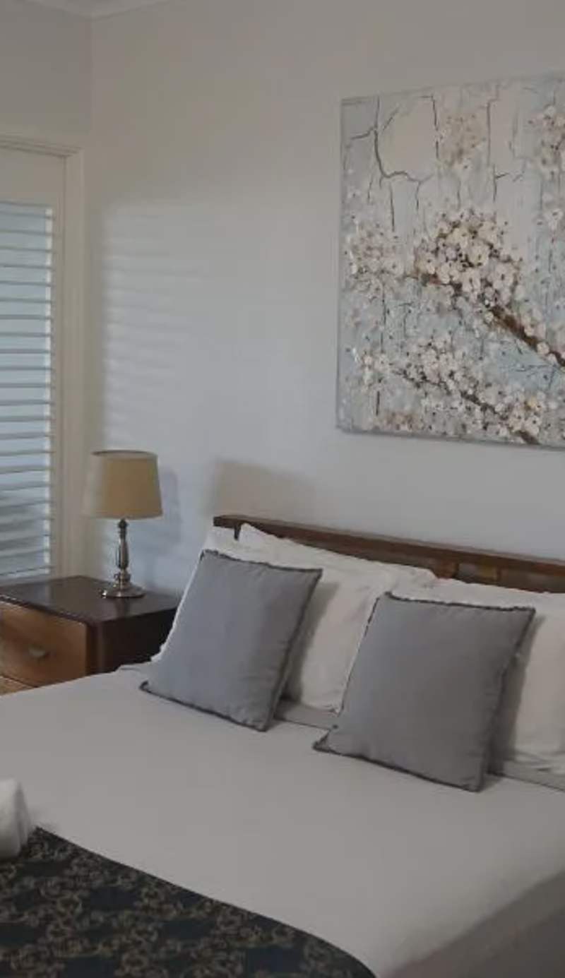 Airlie Seaview Apartments