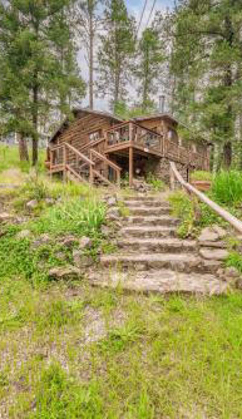 Cozy Cabin Near Grindstone Lake & Downtown!