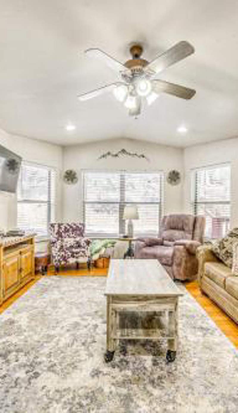 Ruidoso Cabin Rental w/ Hot Tub: Near Midtown!