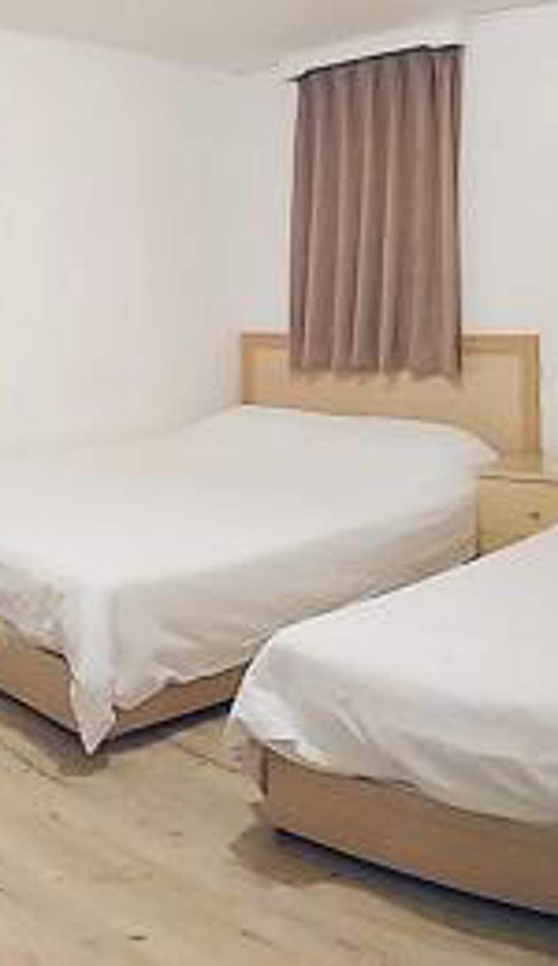 Chia Rong Hostel