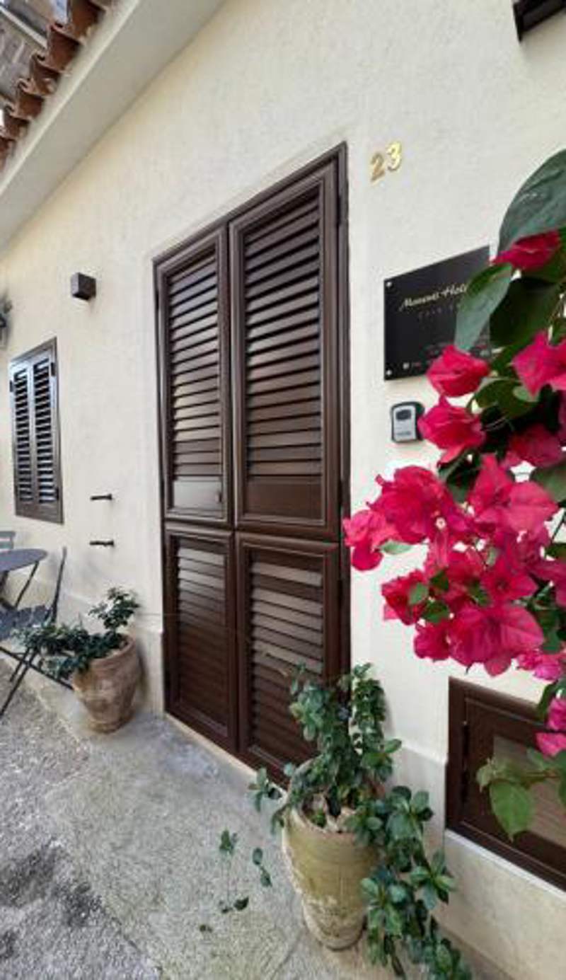 Manenti Holiday House