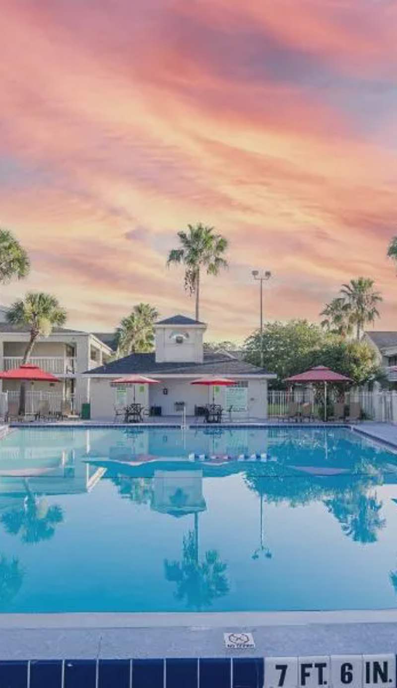 Cozy hotel with Super location near Disney
