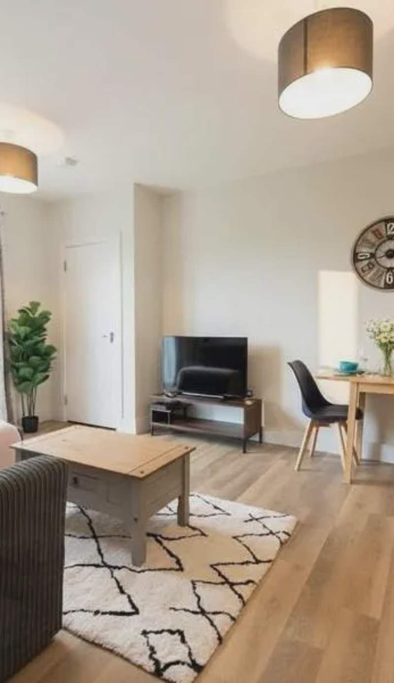 Fantastic 1 Bed Apartment in Crawley