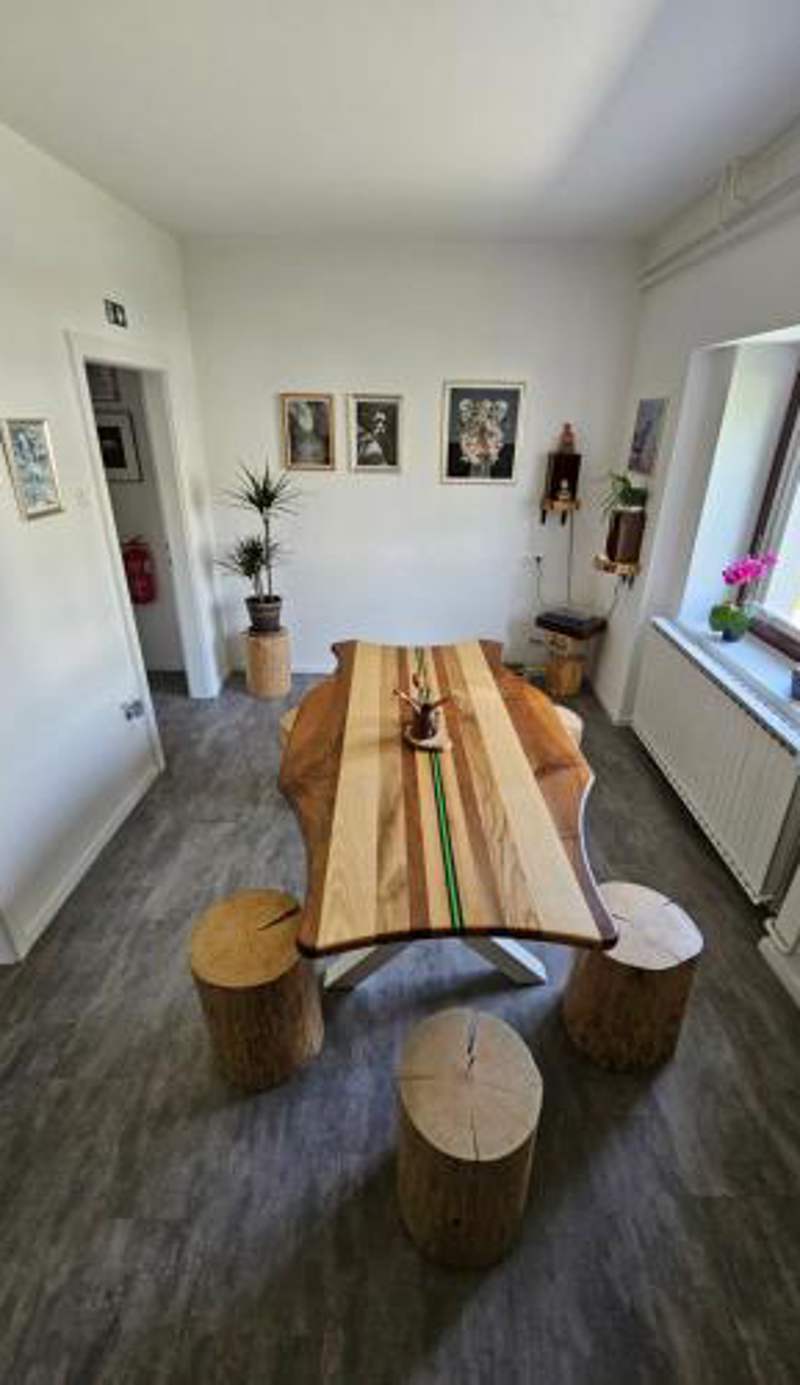 The Green Door Apartment - Center, Terrace & Free Parking