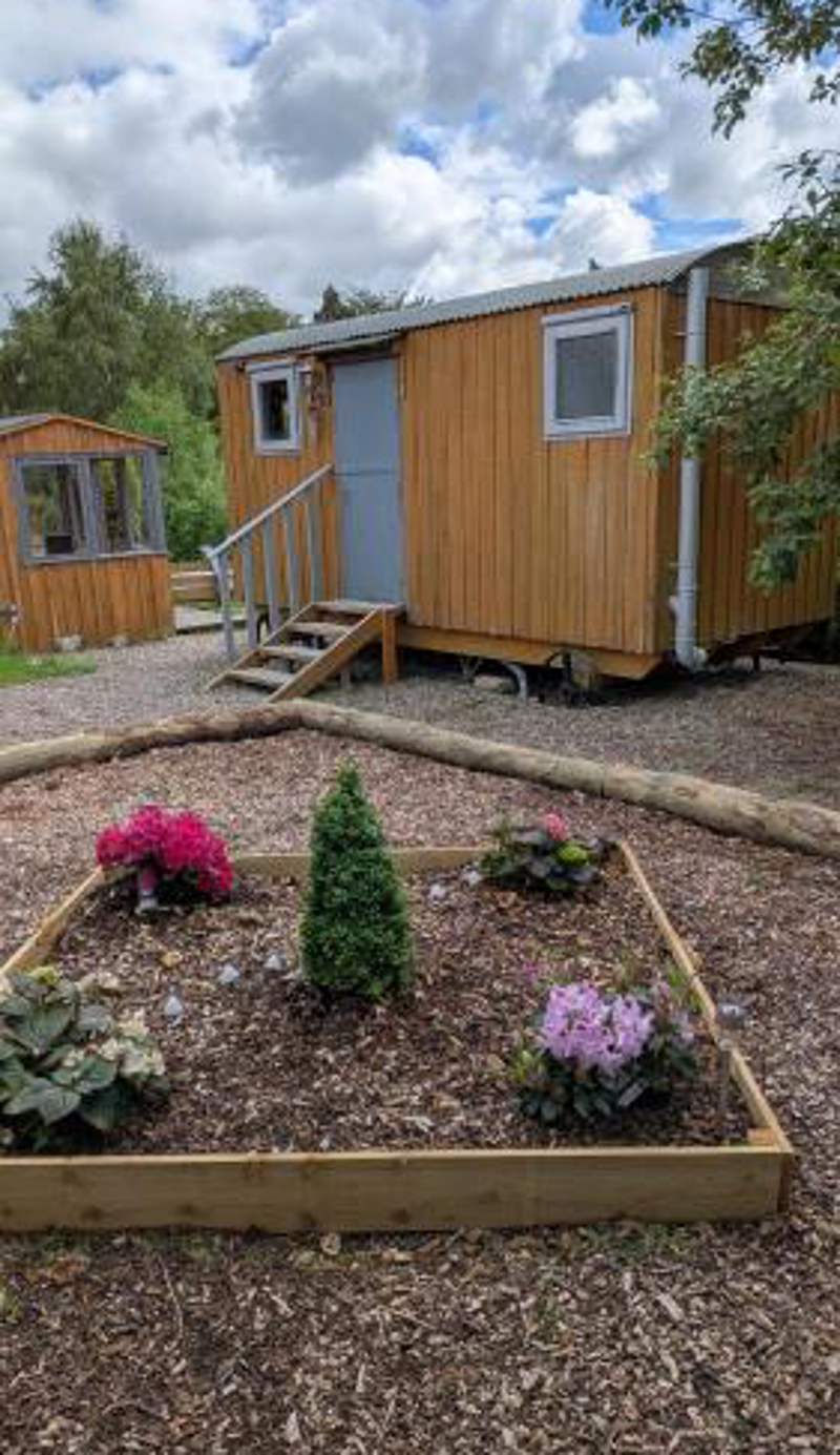 Waterloo Farm Shepherds Hut Glamping with Sun Lounge