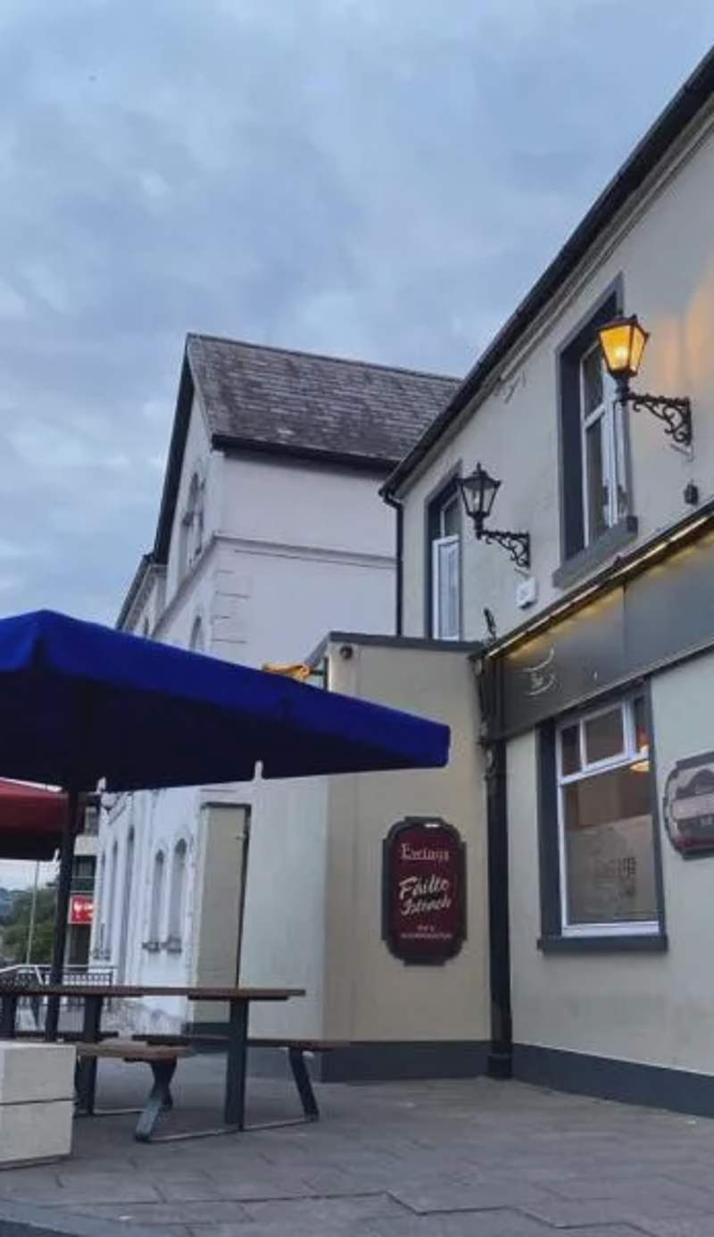 Ewings Bar & Self-Catering Accommodation