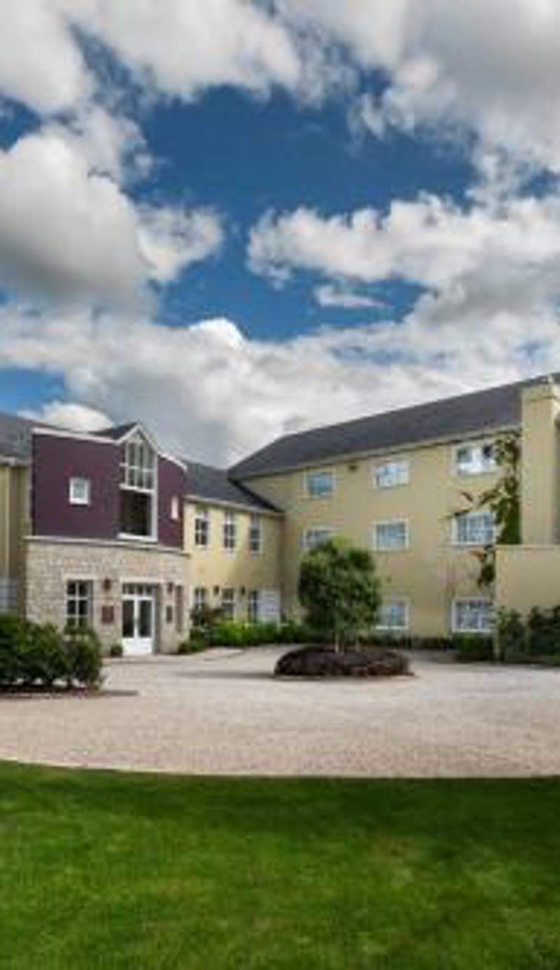 Seven Oaks Hotel