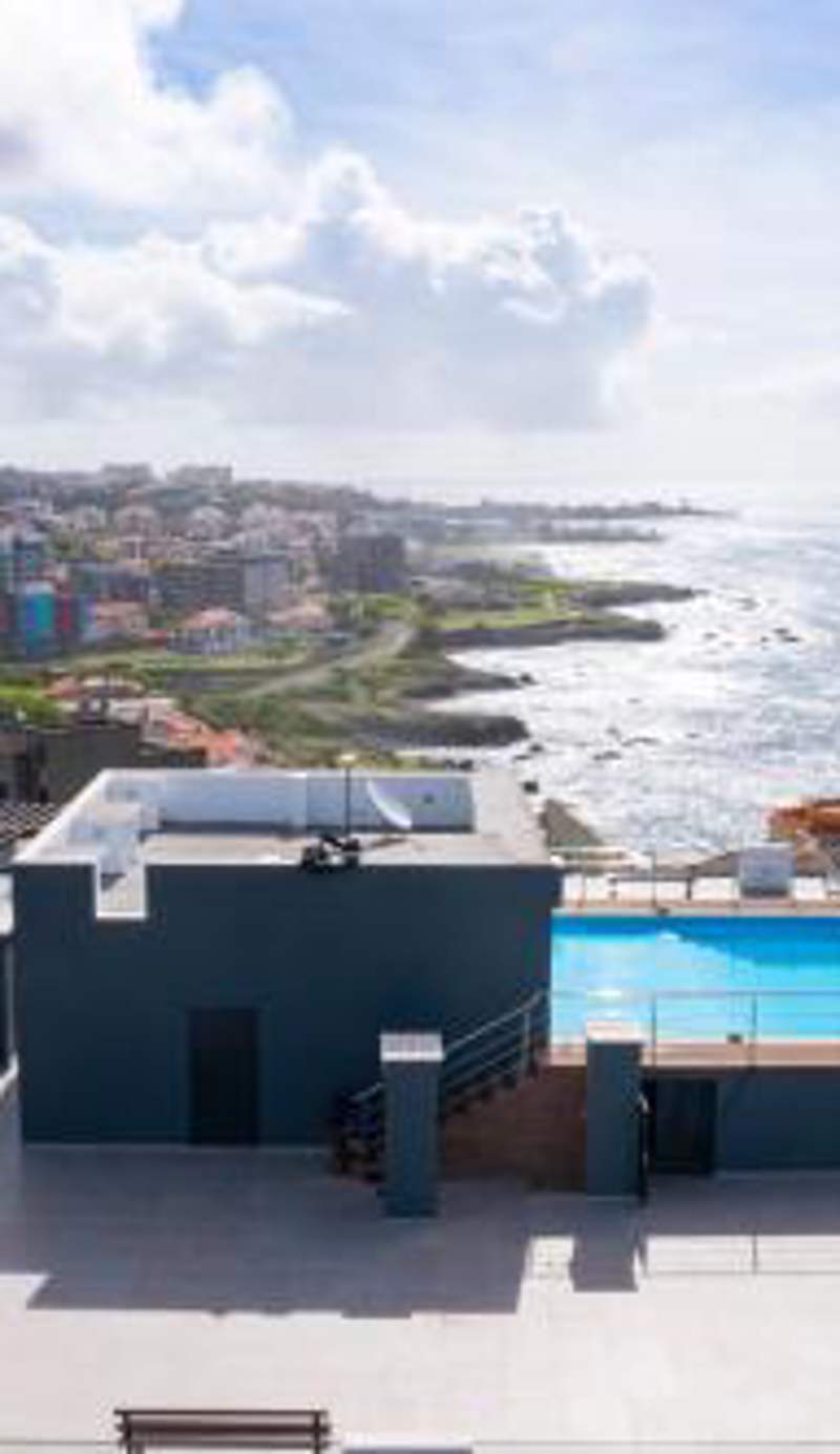 Lux 3-BR: Panoramic Sea View & Rooftop Pool