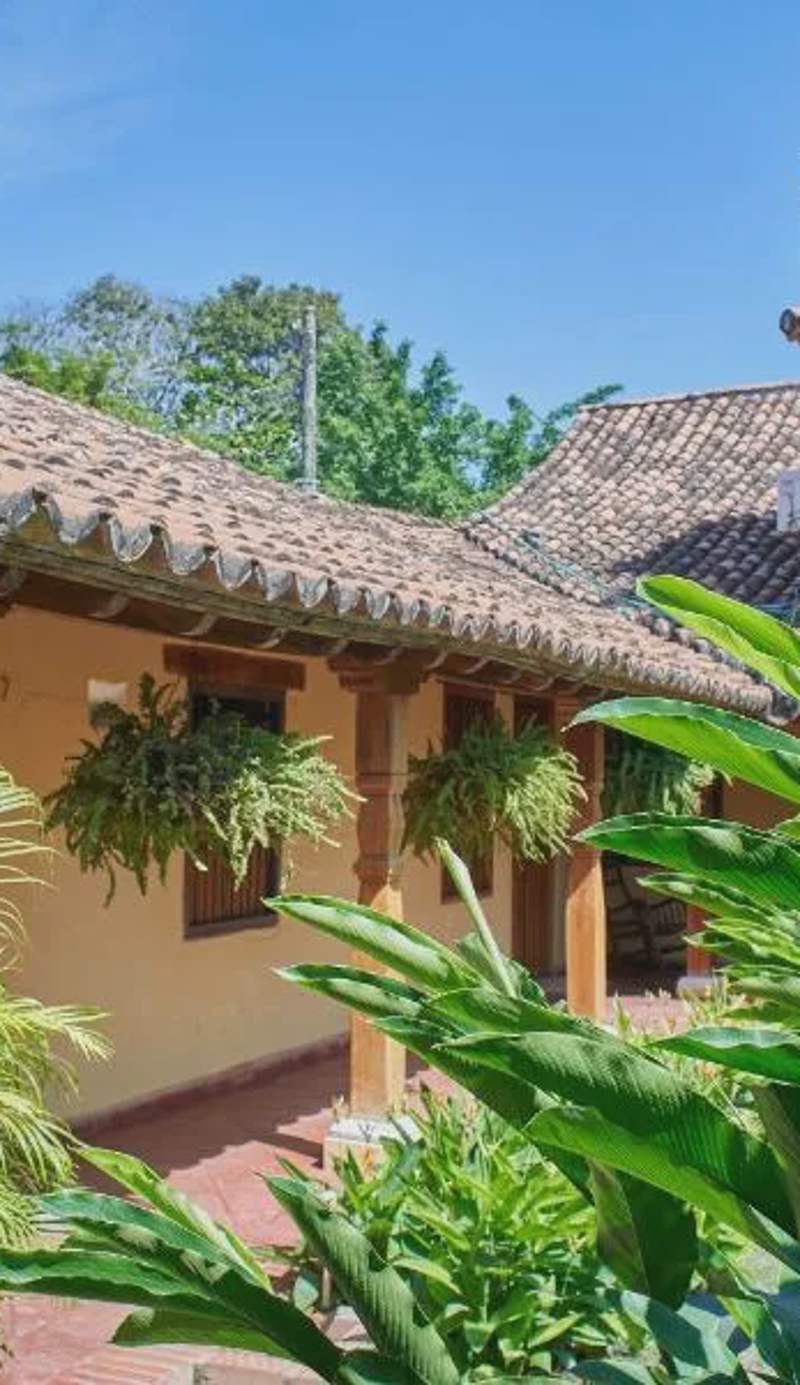 La Casa Amarilla