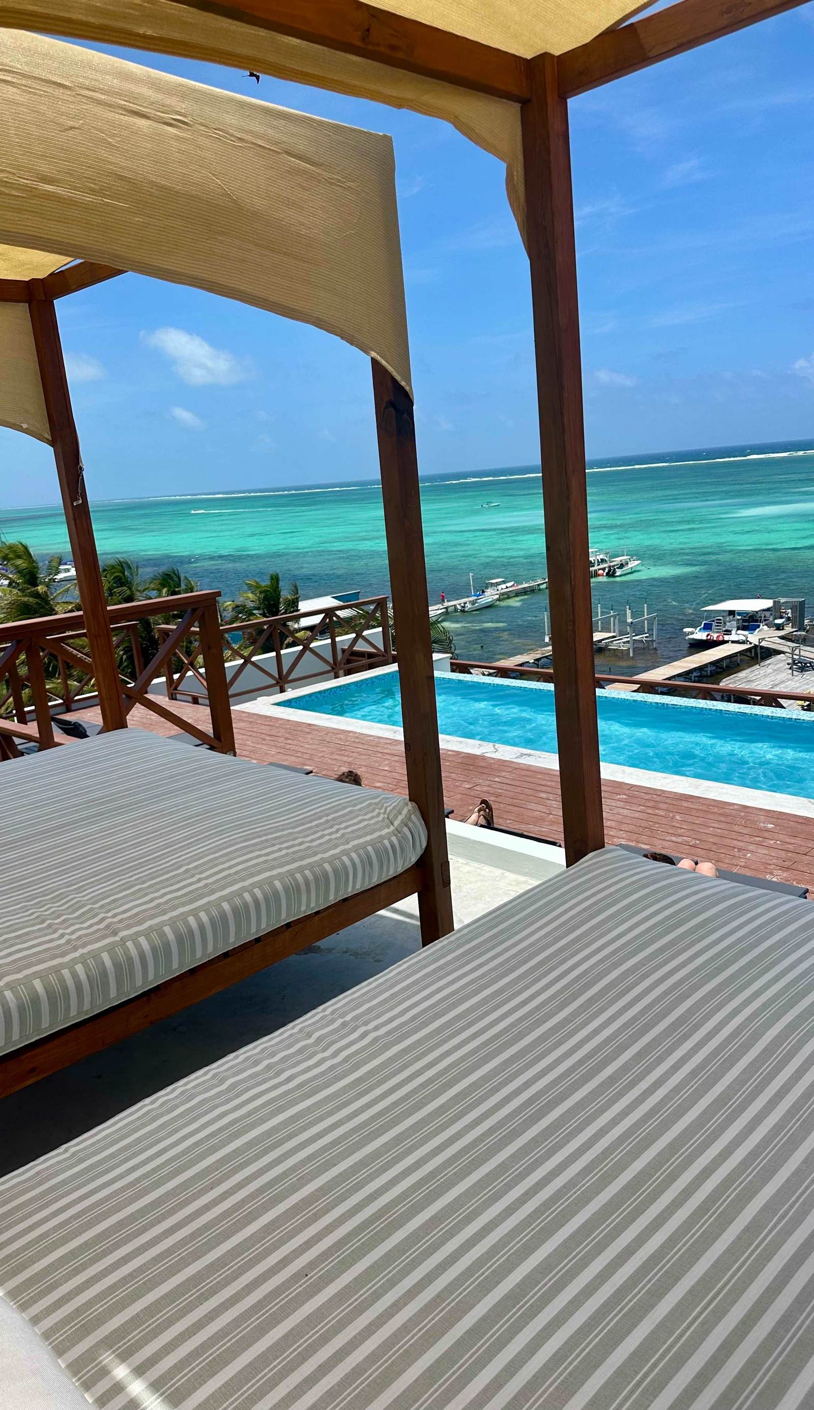 Sandbar Beachfront Hostel & Restaurant