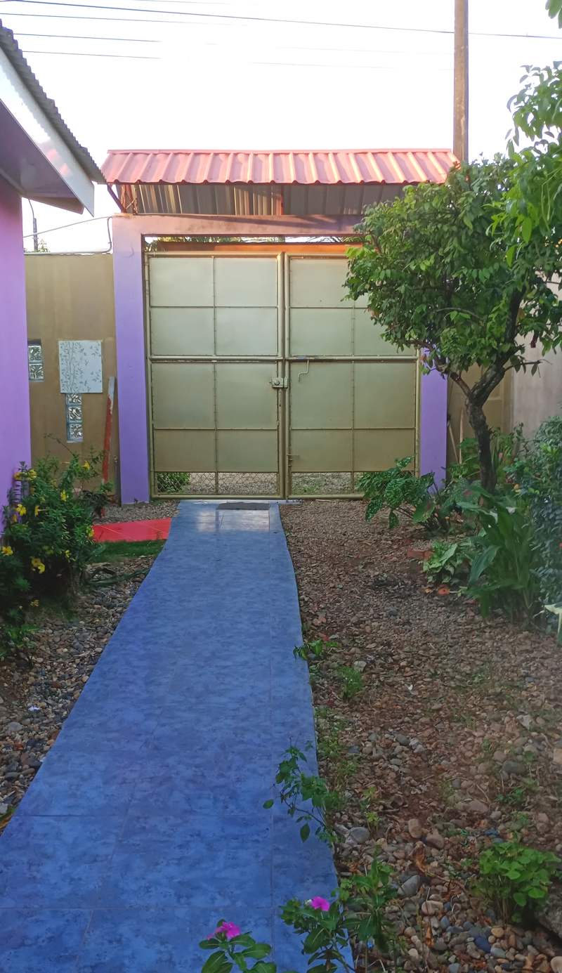 Koryares Househostel Tambopata