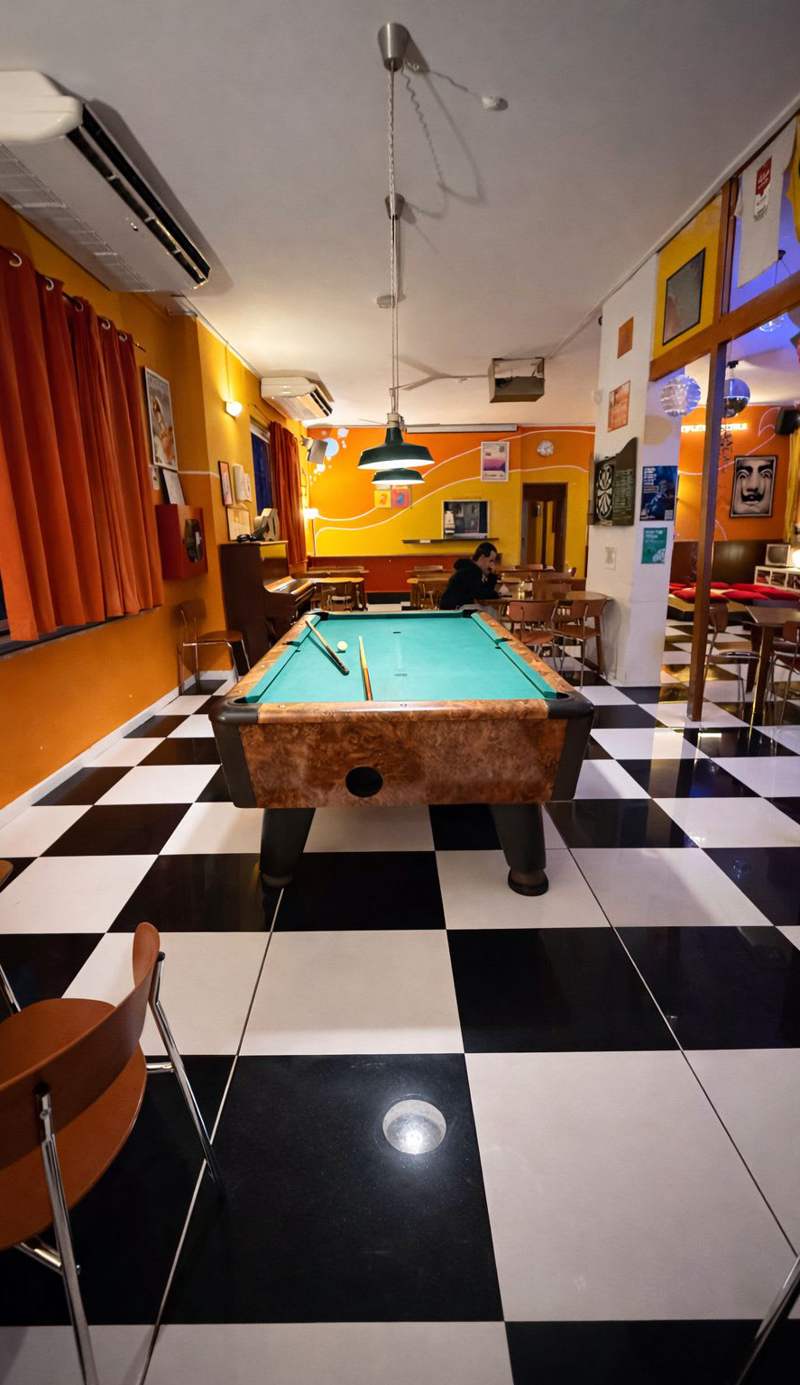 Sunflower Beach Backpacker Hostel & Bar